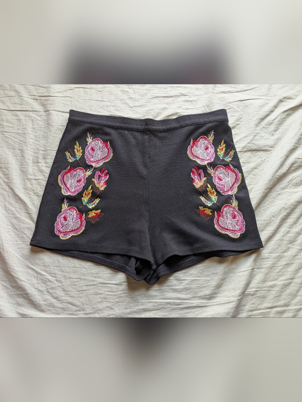 Staring at Stars Floral Embroidered Shorts Women’s Medium Black/Multi